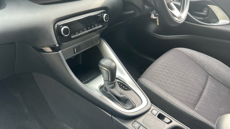 Toyota Yaris 1.5 Hybrid Design 5dr CVT Hybrid Hatchback